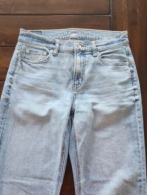 American Eagle light wash straight leg jeans
